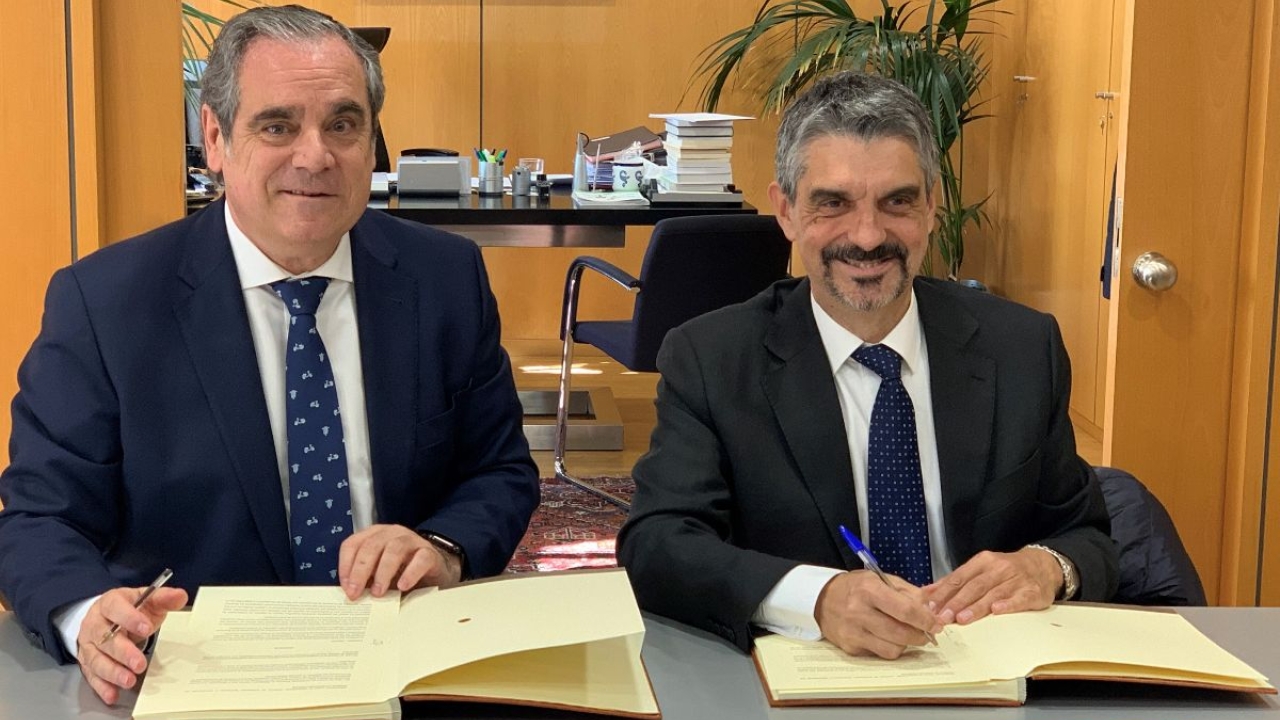 Jesús Aguilar, presidente del Consejo General de Farmacéuticos, y Jaume Pey, director general de anefp